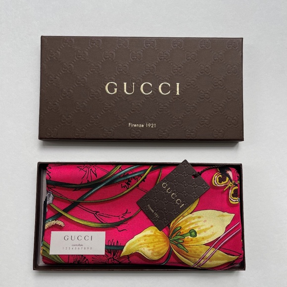 New Gucci Scarf Flora Infinity Print Silk Scarf Wrap with Gucci Gift Box